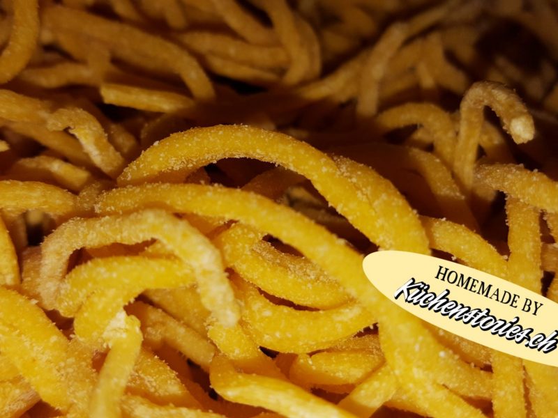 Safranspaghetti aus dem Pasta Maker