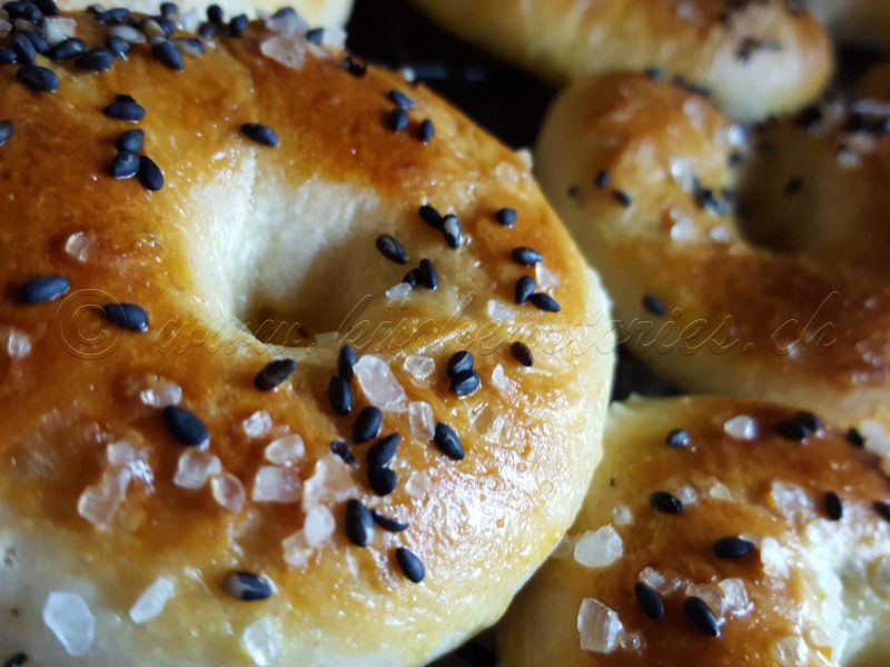 Bagels mit geröstetem Sesam