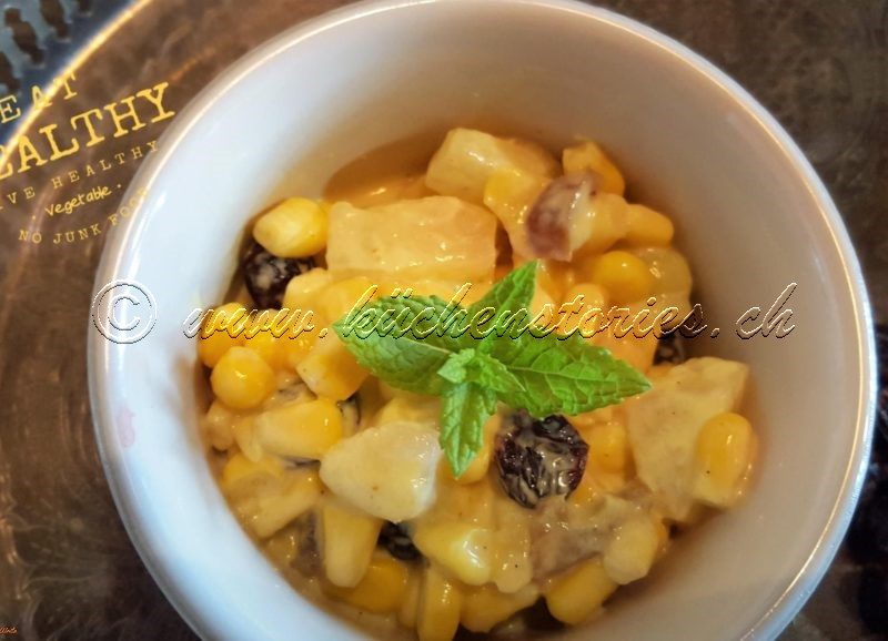 Fruchtiger Maissalat an Currydressing