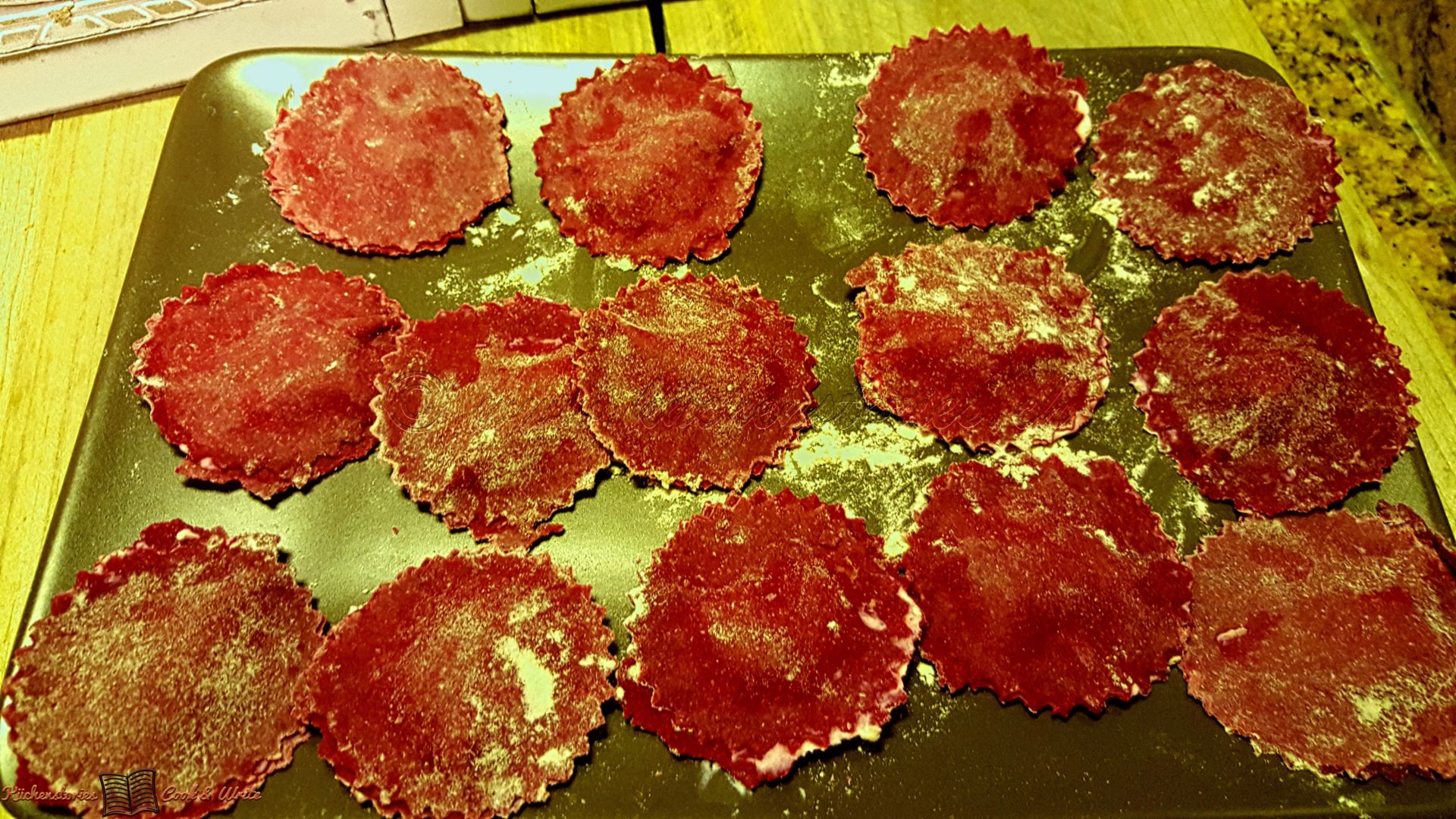 Randen-Ravioli mit Ricottafüllung - Küchenstories - Cook & Write Randen-Ravioli mit Ricottafüllung - Küchenstories - Cook & Write
