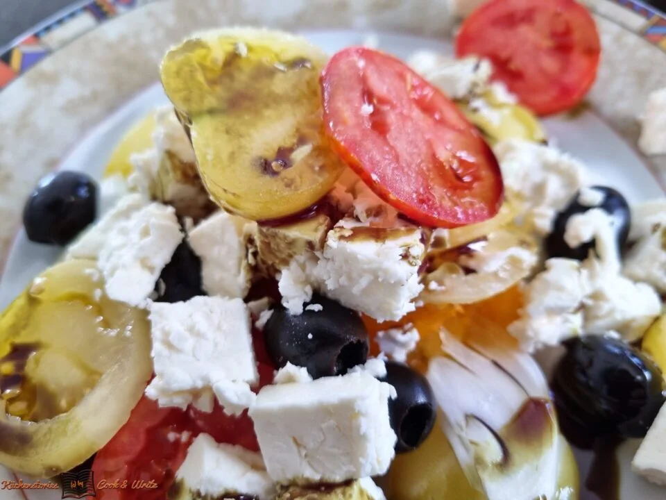 griechischer salat mit steirischem kernöl- salat fertig